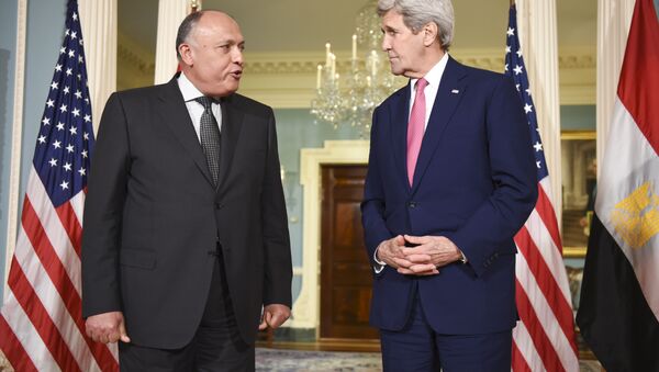 Secretary of State John Kerry, right, meets with Egyptian Foreign Minister Sameh Shoukry. - Sputnik International