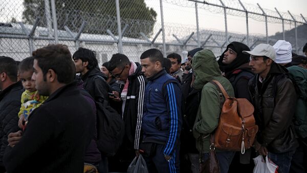 Refugees and migrants wait to be registered at the Moria refugee camp on the Greek island of Lesbos, November 5, 2015. - Sputnik International