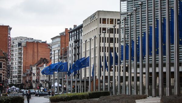 Flags near the European Commission's headquarters in Brussels - Sputnik International