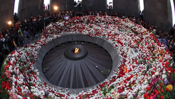 Residents of Yerevan and Armenian regions lay flowers to the Eternal Flame at the Tsitsernakaberd Armenian Genocide memorial in Yerevan. (File) - Sputnik International