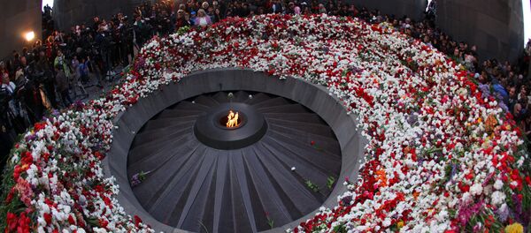 Residents of Yerevan and Armenian regions lay flowers to the Eternal Flame at the Tsitsernakaberd Armenian Genocide memorial in Yerevan. (File) - Sputnik International