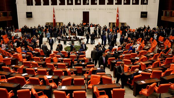 Turkish lawmakers attend a debate at the Turkish parliament in Ankara, Turkey, May 20, 2016. - Sputnik International