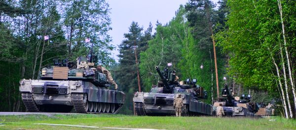 U.S. Soldiers, assigned to the 3rd Infantry Division, prepare their Tanks. U.S. Soldiers, assigned to the 3rd Infantry Division, prepare their Tanks. - Sputnik International