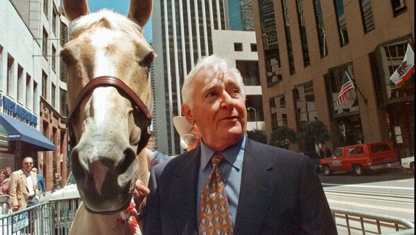 In this July 31, 1997 file photo, actor Alan Young of the Mister Ed television series, poses with Mister Ed-For-A-Day, Champagne, a 13-year-old Palomino mare, in San Francisco. - Sputnik International