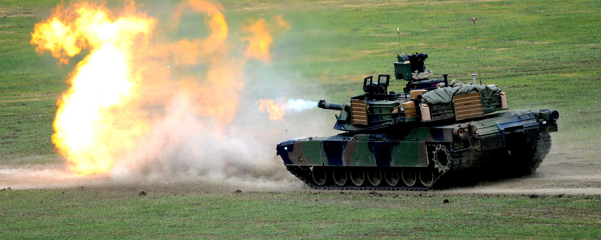 A US M1A2 Abrams tank fires during the Noble Partner 2016 joint military exercise at the Vaziani training area outside Tbilisi on May 18, 2016. - Sputnik International, 1920, 28.09.2023