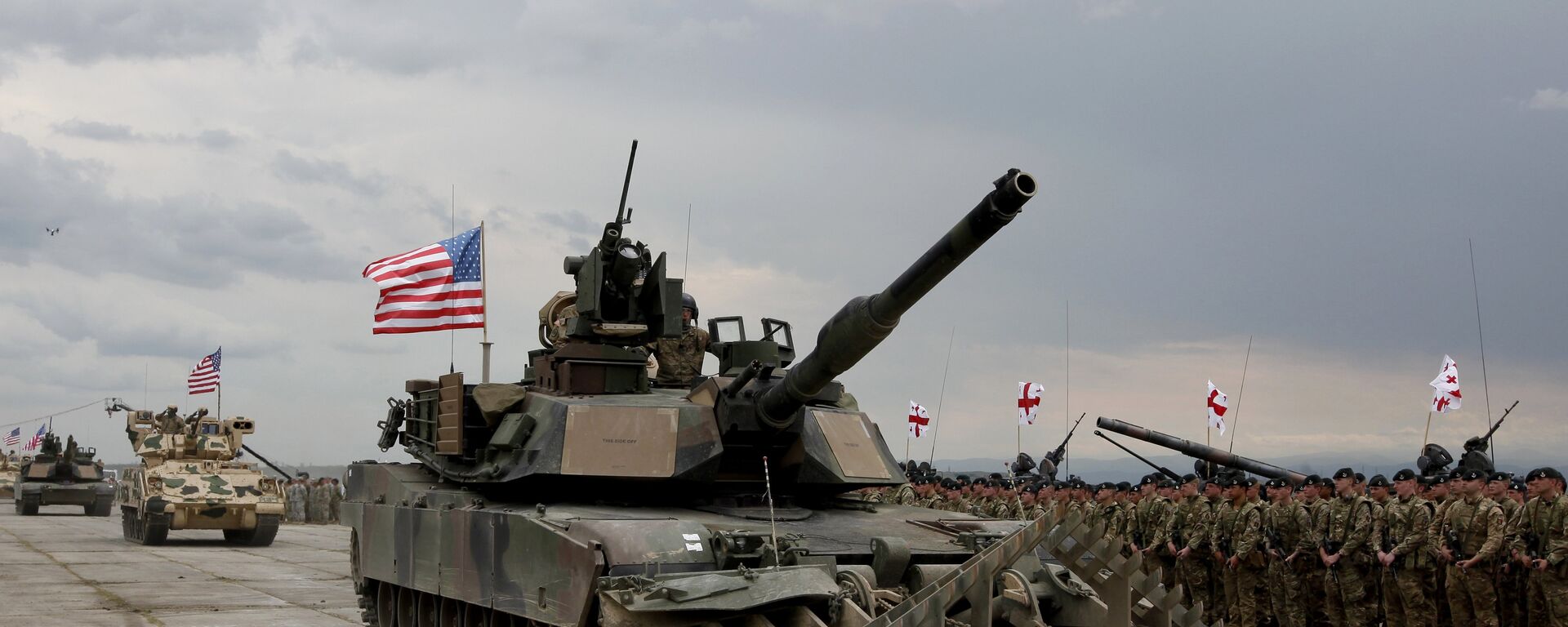 U.S servicemen drive their armored vehicles at the opening ceremony of U.S, British and Georgian troops joint military exercises at the Vaziani military base outside Tbilisi, Georgia, Wednesday, May 11, 2016. - Sputnik International, 1920, 21.09.2023
