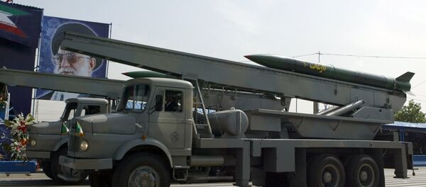 Iranian Nazeat 10 ground-to-air missile is displayed during the army day military parade, outside the mausoleum of the late founder of Islamic republic, Ayatollah Khomeini (poster) in Tehran. (File) - Sputnik International