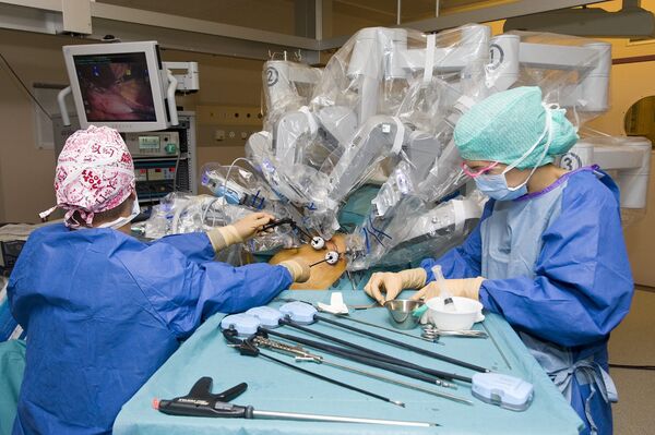 New Skull for New Body: Neurosurgeon Says Head Transplant Will Become Possible by 2030 - Sputnik International