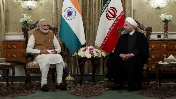 Iran's President Hassan Rouhani (R) meets India's Prime Minister Narendra Modi in Tehran, Iran May 23, 2016. - Sputnik International