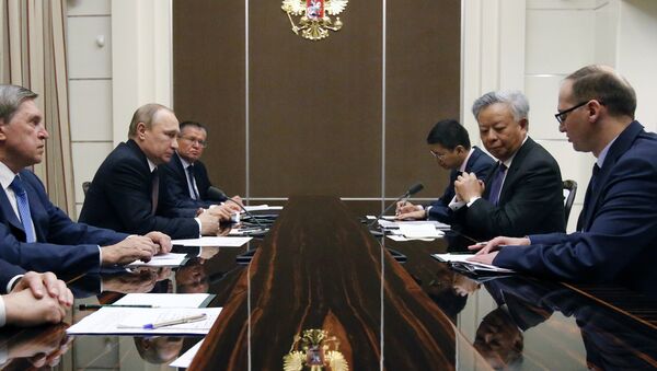 Russian President Vladimir Putin (2nd L) meets with Asian Infrastructure Investment Bank President Jin Liqun (2nd R) at the Bocharov Ruchei state residence in Sochi on May 18, 2016. - Sputnik International