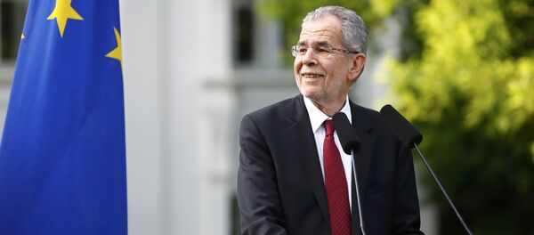 Left-wing independent candidate Alexander Van der Bellen smiles as he addresses the media after winning Austrian presidential election in Vienna, Austria, May 23, 2016 Left-wing independent candidate Alexander Van der Bellen smiles as he addresses the media after winning Austrian presidential election in Vienna, Austria, May 23, 2016 - Sputnik International