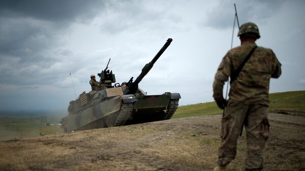 U.S. M1A2 Abrams tank moves to firing positions during U.S. led joint military exercise Noble Partner 2016 near Vaziani, Georgia, May 18, 2016 - Sputnik International