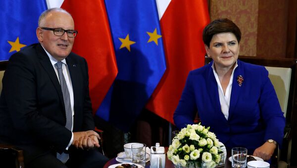 Poland's Prime Minister Beata Szydlo meets with Frans Timmermans, deputy head of the European Commission at the Prime Minister Chancellery in Warsaw, Poland May 24, 2016. - Sputnik International