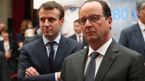 French President Francois Hollande (R) and French Economy Minister Emmanuel Macron (L) attend the Nouvelle France Industrielle event at the Elysee Palace in Paris, France, May 23, - Sputnik International