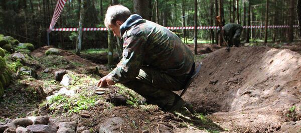 A participant in the Gogland expedition on Bolshoy Tyuters in the Leningrad Region A participant in the Gogland expedition on Bolshoy Tyuters in the Leningrad Region - Sputnik International