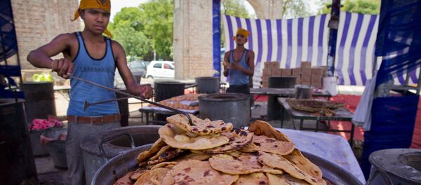 Workers prepare rotis, a type of Indian bread at the Bangla Sahib Sikh temple. File photo Workers prepare rotis, a type of Indian bread at the Bangla Sahib Sikh temple. File photo - Sputnik International