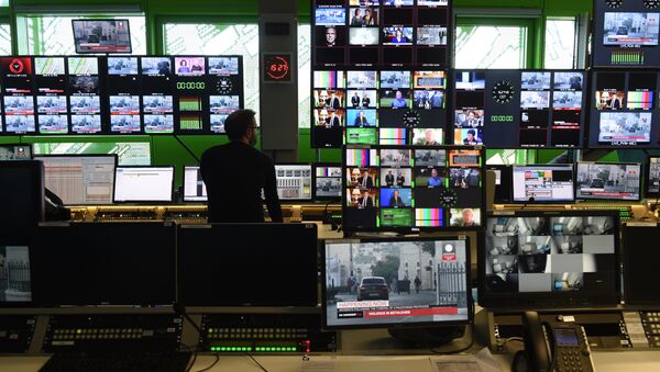 A picture taken on December 8, 2015 shows the control room in the new headquarters of the multilingual news television channel Euronews in the Confluence district, in Lyon, southeastern France - Sputnik International