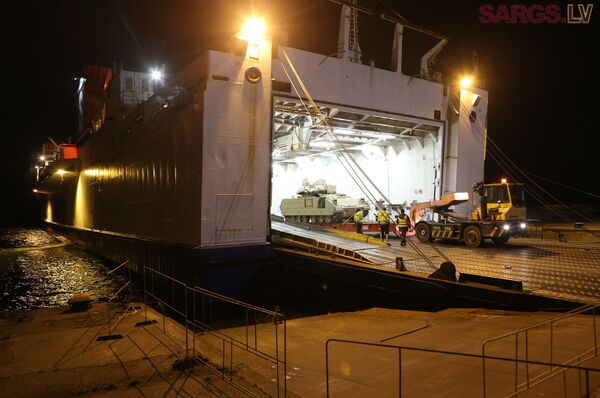 Tanks and Bradleys arrive in port Liepaja, Latvia (File) - Sputnik International