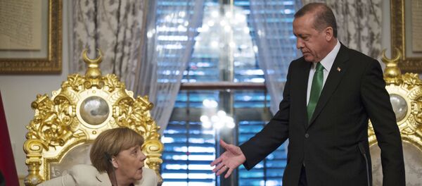 Turkish President Recep Tayyip Erdogan, right, offers his hand to shake hands with Germany's Chancellor Angela Merkel (File) - Sputnik International