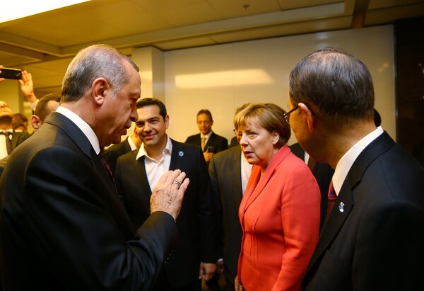 Turkish President Tayyip Erdogan (L) chats with German Chancellor Angela Merkel (2nd R), U.N. Secretary-General Ban Ki-moon (R) and Greek Prime Minister Alexis Tsipras (2nd L) during the World Humanitarian Summit in Istanbul, Turkey, May 23, 2016 Turkish President Tayyip Erdogan (L) chats with German Chancellor Angela Merkel (2nd R), U.N. Secretary-General Ban Ki-moon (R) and Greek Prime Minister Alexis Tsipras (2nd L) during the World Humanitarian Summit in Istanbul, Turkey, May 23, 2016 - Sputnik International