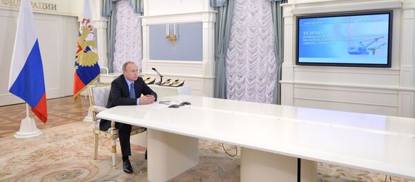 President Vladimir Putin launched oil loading at Arctic Gate terminal in Yamal - Sputnik International