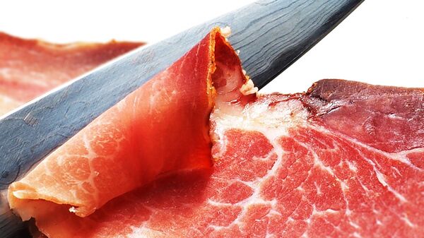 Cutting bacon - Sputnik International
