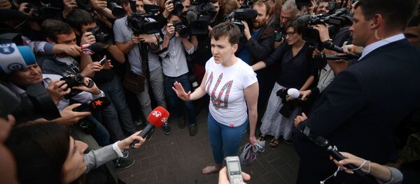 Ukrainian pilot Nadezhda Savchenko at Kiev airport - Sputnik International