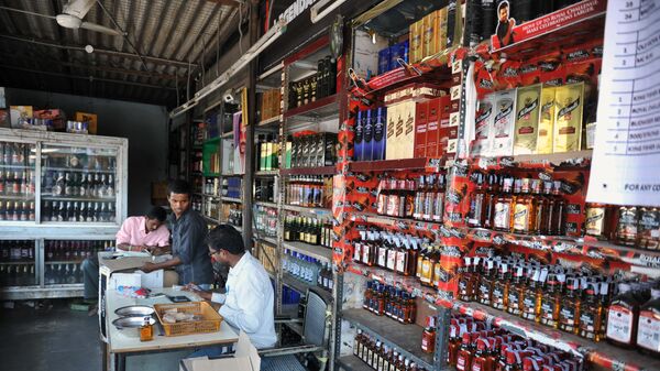 An Indian employee writes down stock at an alcohol store in Hyderabad on February 28, 2013 - Sputnik International