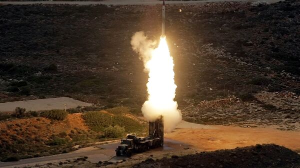 An S-300 PMU-1 anti-aircraft missile launches during a Greek army military exercise near Chania on the island of Crete on December 13, 2013 - Sputnik International