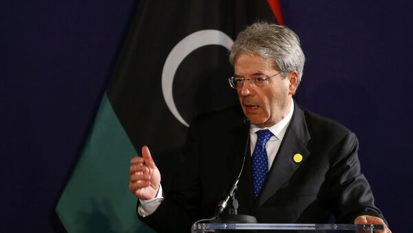 Italian Foreign Minister Paolo Gentiloni addresses a press conference on May 16, 2016 in Vienna, Austria - Sputnik International