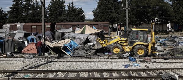 A bulldozer clears the debris at the site of the makeshift refugee and migrant camp in Idomeni close to the Greek-Macedonian border on May 25, 2016 - Sputnik International