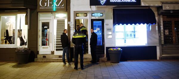 Police search a house in Oudedijk in the Kralingen district, in Rotterdam, on March 30, 2016 - Sputnik International