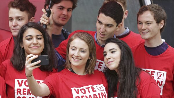 Labour Party activists take selfie photographs during the launch of the party's Labour In for Britain campaign bus, in London, Britain May 10, 2016. - Sputnik International