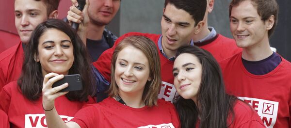 Labour Party activists take selfie photographs during the launch of the party's Labour In for Britain campaign bus, in London, Britain May 10, 2016. - Sputnik International