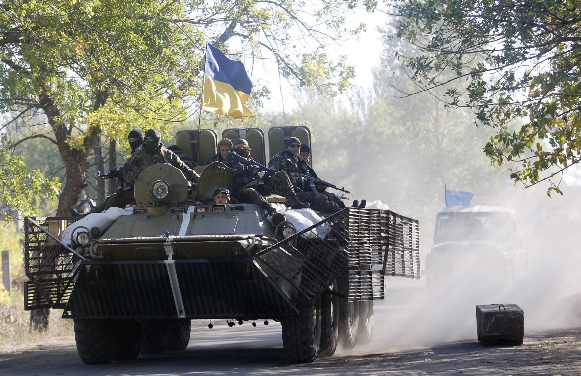 Ukrainian troops patrol in armored vehicles (File) - Sputnik International, 1920, 06.02.2022