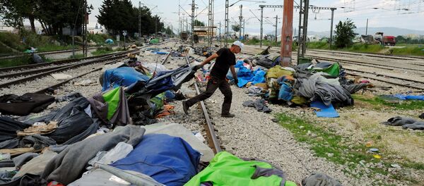 A worker removes tents used by migrants during a police operation to evacuate a migrants' makeshift camp at the Greek-Macedonian border near the village of Idomeni, Greece, May 26, 2016 A worker removes tents used by migrants during a police operation to evacuate a migrants' makeshift camp at the Greek-Macedonian border near the village of Idomeni, Greece, May 26, 2016 - Sputnik International