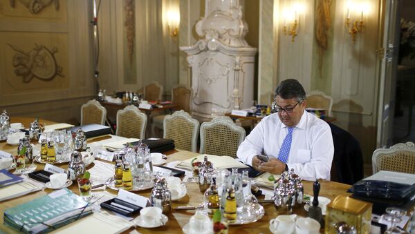 German Economy Minister Sigmar Gabriel checks his phone before a cabinet meeting at the German government guesthouse Meseberg Palace, Germany, May 25, 2016 - Sputnik International