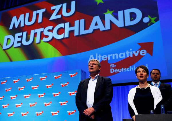 Frauke Petry, chairwoman of the anti-immigration party Alternative for Germany (AfD), and AfD leader Joerg Meuthen sing at the end of the second day of the AfD congress in Stuttgart, Germany, May 1, 2016. - Sputnik International