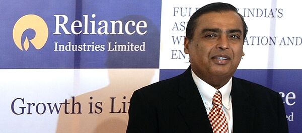 Reliance Industries Chairman Mukesh Ambani poses as he arrives for the company's annual general meeting in Mumbai on June 6, 2013 - Sputnik International