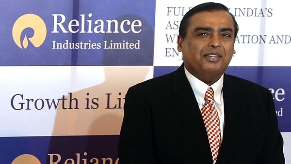Reliance Industries Chairman Mukesh Ambani poses as he arrives for the company's annual general meeting in Mumbai on June 6, 2013 - Sputnik International
