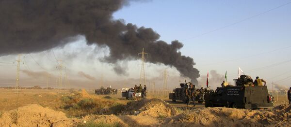 Smoke rises from Islamic State group positions after an airstrike by U.S.-led coalition warplanes in Fallujah, as Iraqi security forces and allied Shiite Popular Mobilization Forces and Sunni tribal fighters, take combat positions outside Fallujah, 40 miles (65 kilometers) west of Baghdad, Iraq, Monday, May 23, 2016 - Sputnik International