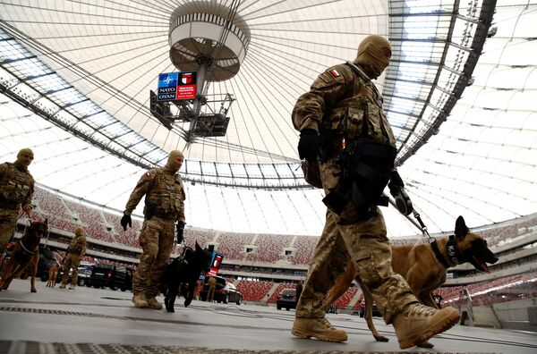 Soldiers walk after demonstration of their skills during a military police exercise before the NATO summit in July in Warsaw at the PGE National Stadium in Warsaw, Poland May 24, 2016 - Sputnik International