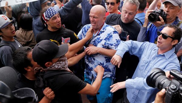 Trump supporters and anti-Trump demonstrators clash outside a campaign event for U.S. presidential candidate Donald Trump in San Diego, California, U.S. May 27, 2016. - Sputnik International