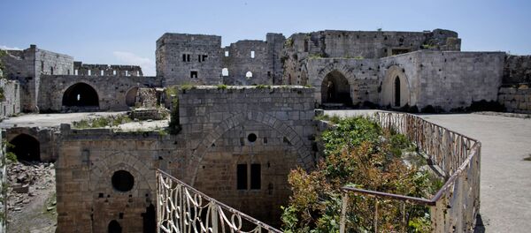 Crac des Chevaliers, the world's best preserved medieval Crusader castle, above the destroyed Sunni village of Hosn in Syria. - Sputnik International