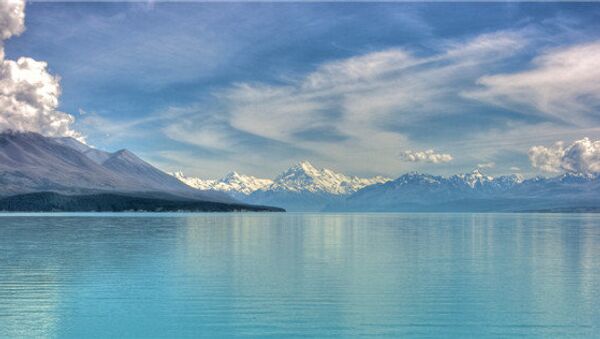 The Hobbit location: Lake-town - Lake Pukaki, Mt Cook. Lake Pukaki is a shimmering blue jewel that sets against a backdrop of Aoraki/Mountain Cook, the highest mountain in New Zealand - Sputnik International