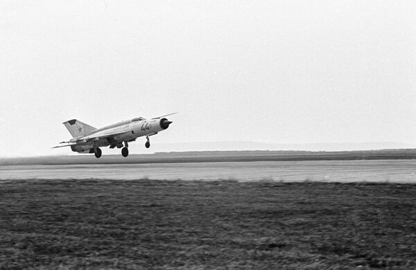 Retired US Colonel Talks Secret Project That Trained Fighter Pilots to Beat Russian MiGs Retired US Colonel Talks Secret Project That Trained Fighter Pilots to Beat Russian MiGs - Sputnik International