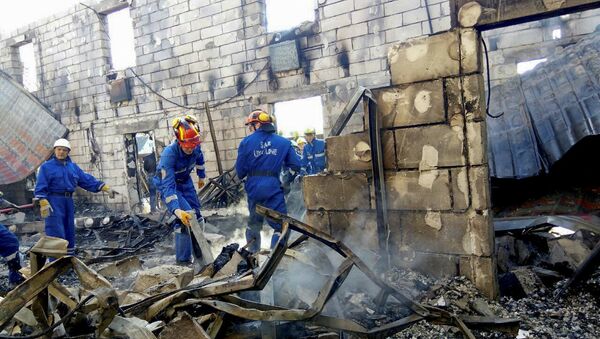 Rescuers inspect the debris of a residential house after a fire broke out, in the village of Litochky, northeast of Kiev, Ukraine, May 29, 2016. - Sputnik International