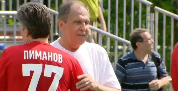 Never Too Late to Play Football: Lavrov Joins Match of Over-45s Russian National Football League - Sputnik International