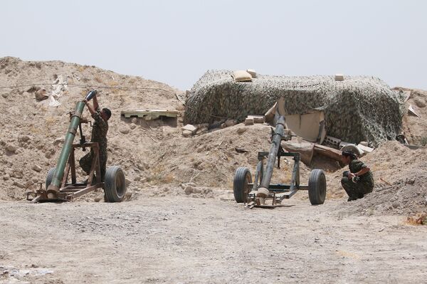 Fighters of the Syria Democratic Forces prepare to fire a mortar shell towards positions held by Islamic State fighters in northern province of Raqqa, Syria May 27, 2016 - Sputnik International