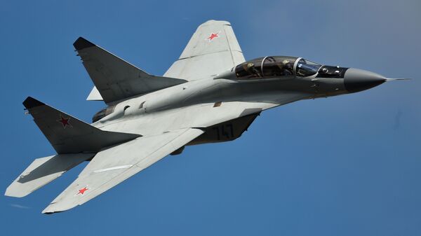 An MiG-35 jet performs a demo flight at the MAKS 2015 International Aviation and Space Salon in Zhukovsky outside Moscow. - Sputnik International